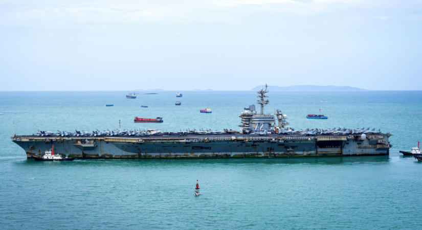 Lesújtó állapotban bukkant fel a USS Abraham Lincoln repülőgép-hordozó, aggasztó trend rajzolódik ki Amerikában