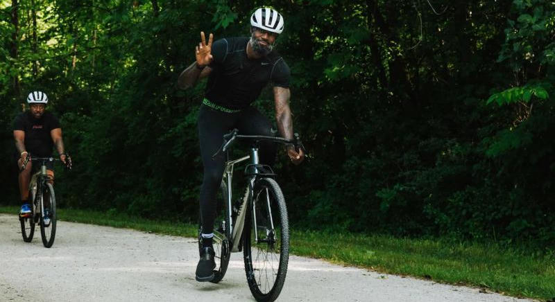 32 colos kerekek, gravel bringát épített a Canyon a kosárlabdasztár LeBron James számára