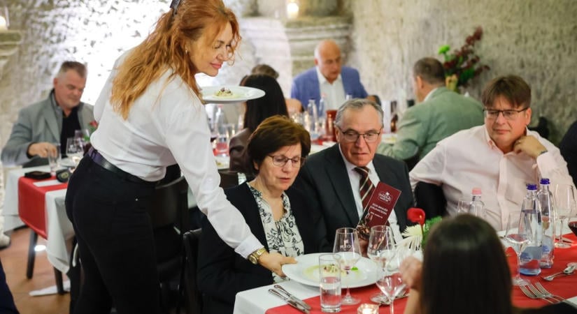 Kiderült, ki kapta idén az Egri Bikavérét Díjat – különleges gálán ünnepelték Eger világhírű vörösborát