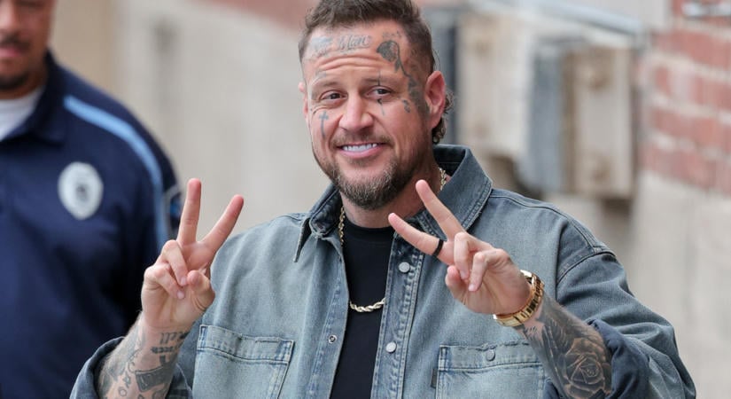 Jelly Roll hajléktalanszállóra cserélné a színpadot