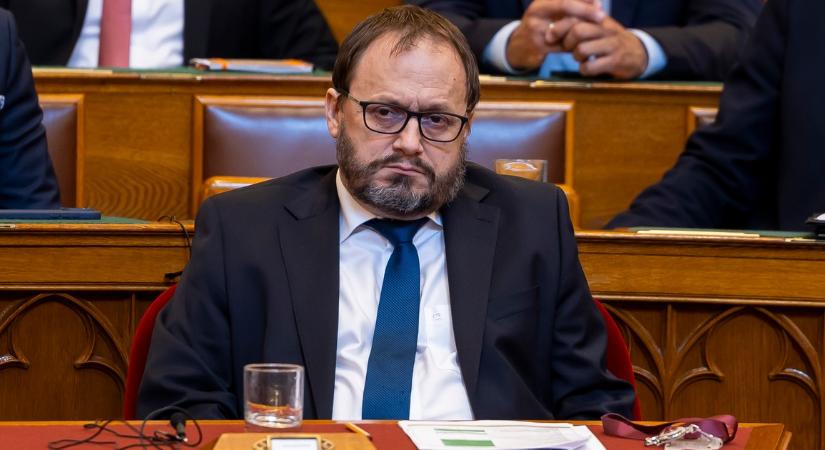 Kármán András elárulta, mekkora bevételkiesést okoz az állami kasszának a vényköteles gyógyszerek áfájának eltörlése