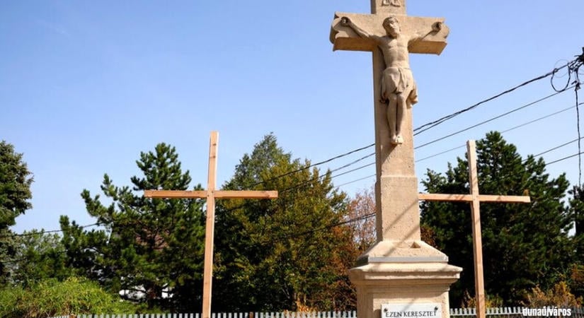 Áldás után templomséta Pentelén