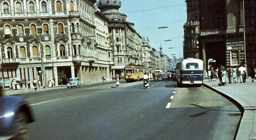 Pályaudvart terveztek, végül metrómegálló lett: fotókon a Blaha Lujza tér elmúlt 100 éve