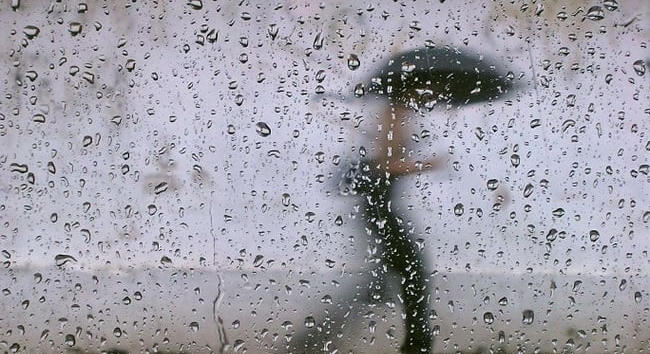 Durva fordulat az időjárásban: lecsap a kiterjedt csapadékzóna, jégesővel és 90 km/h-s széllel tombolnak a zivatarok
