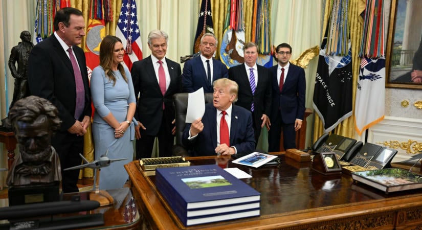 Donald Trump aláírta a törvényt, akár százszázalékos büntetővámot vethet ki az Oroszország elleni szankciók megszegőire
