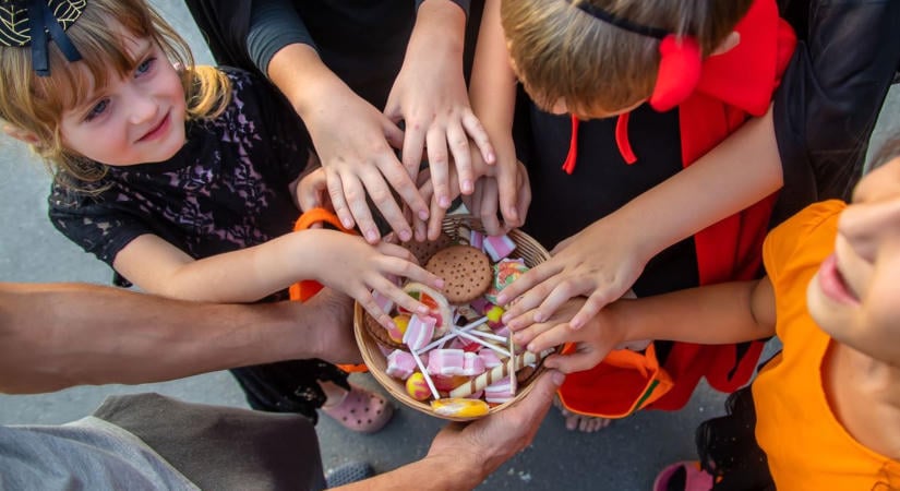 Nem akármilyen halloweeni menet indul Kunszentmiklóson, lovas kocsik is érkeznek