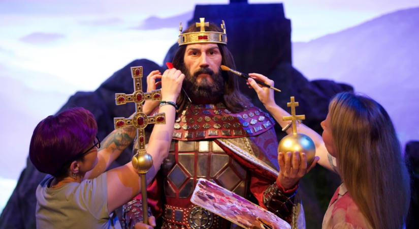 Szent István figurájával ünnepli az államalapítást a Madame Tussauds Budapest