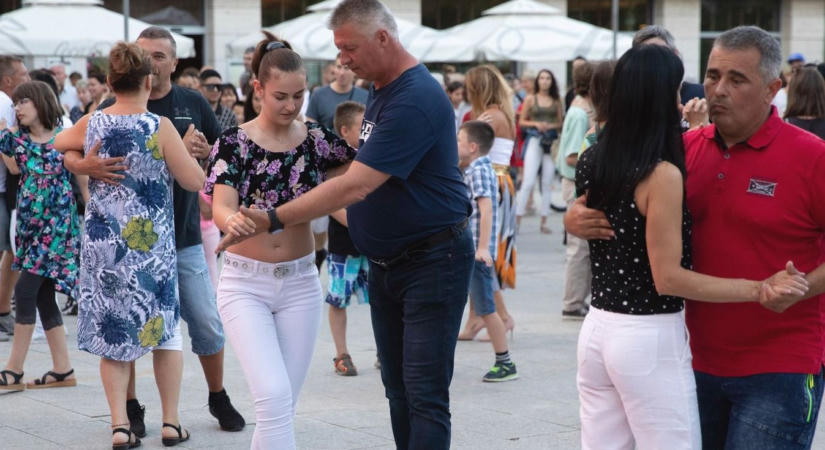 Családi programok és sztárfellépők búcsúztatják a kánikulát – ezek az ingyenes programok várnak Hajdú-Biharban