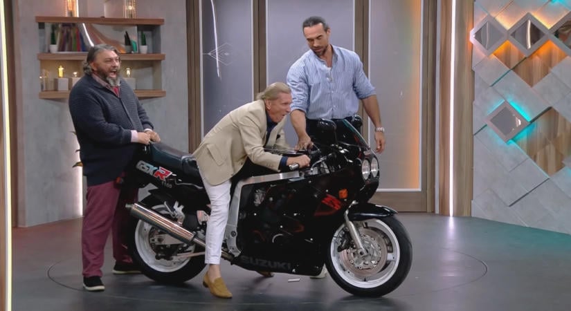 „Marci szerel nekem” – különleges motorral érkezett Szendrő Péter ismerőse A legjobb ajánlatba