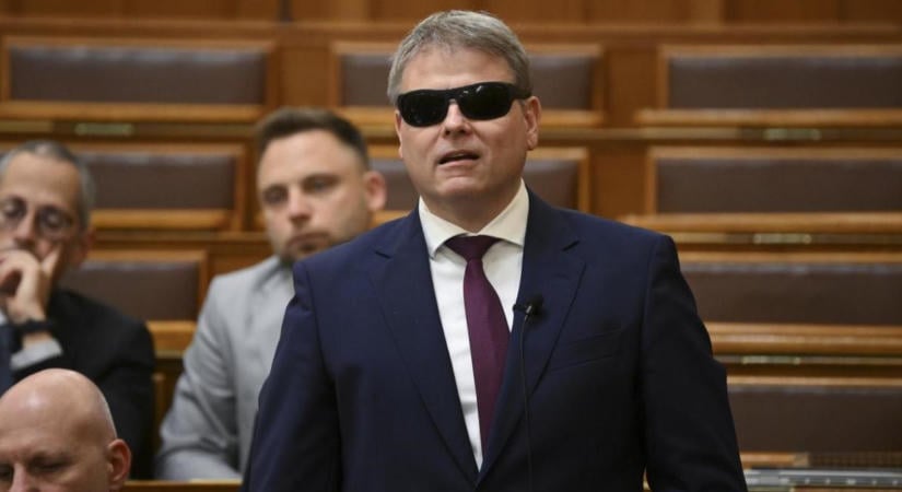 Máris kirúgta helyettes államtitkárát a szociális és családügyi miniszter