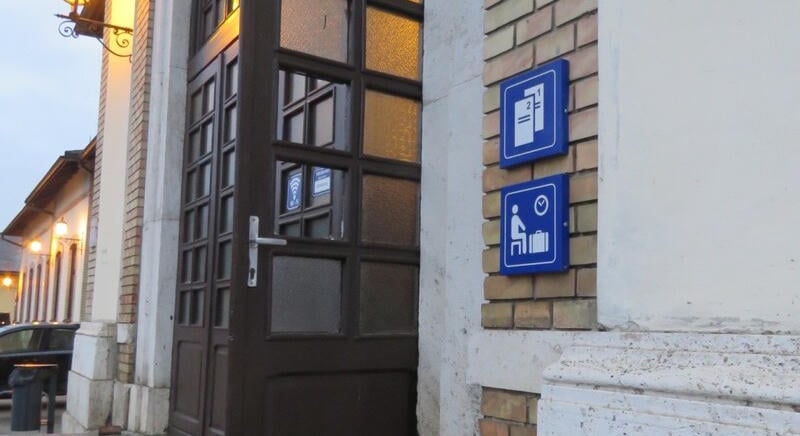 Verekedtek és a vasútállomáson randalíroztak a hajléktalanok