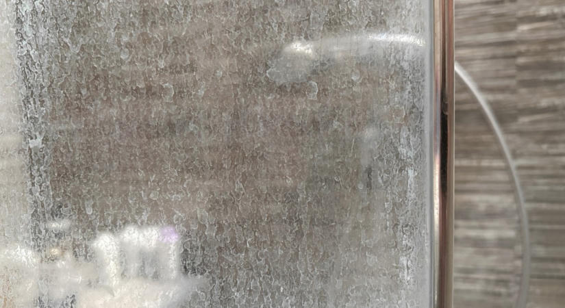 Még a legmakacsabb vízkövet is eltávolítja 3 perc alatt: Ezzel a trükkel órákig tartó súrolást takarítasz meg