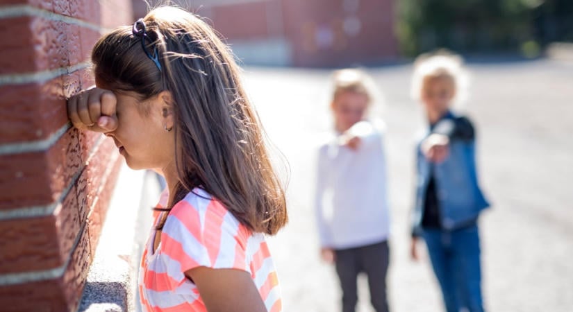 Minden szülő rémálma: milyen jogi lehetőségeink vannak, ha bántják a gyermeket az iskolában?