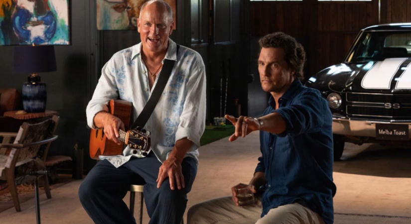 Már holnap streamingen: Matthew McConaughey és Woody Harrelson új sorozata az év egyik legőrültebb vígjátéka lehet