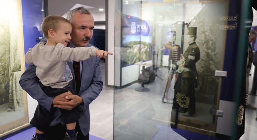 Megújult tárlat mesél a Miskolci Egyetem múltjáról és jelenéről - képekkel, videóval