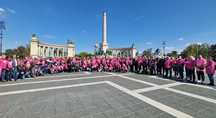 Nagyatádról is útnak indultak a motorosok a mellrák ellen