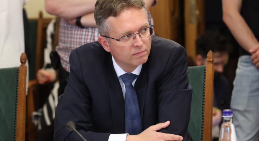 Hankó Balázs elhagyta a Parlamentet