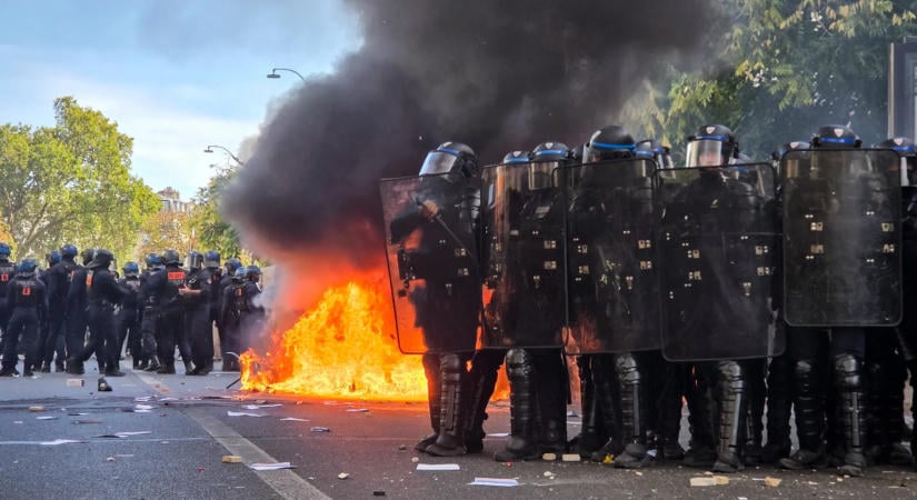 Történelmi épület vált a zavargások áldozatává Franciaországban  VIDEÓ