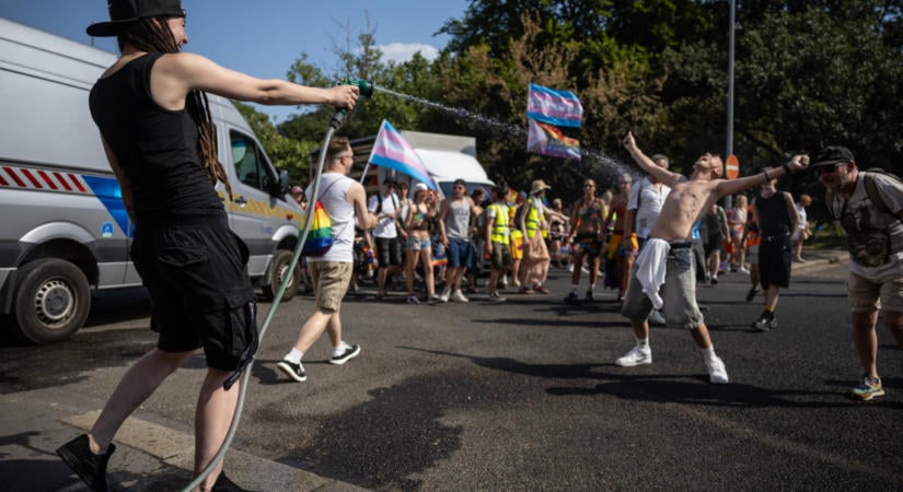 Az idei pokoli hőség miatt jövőre már májusban megtartják a Budapest Pride-felvonulást