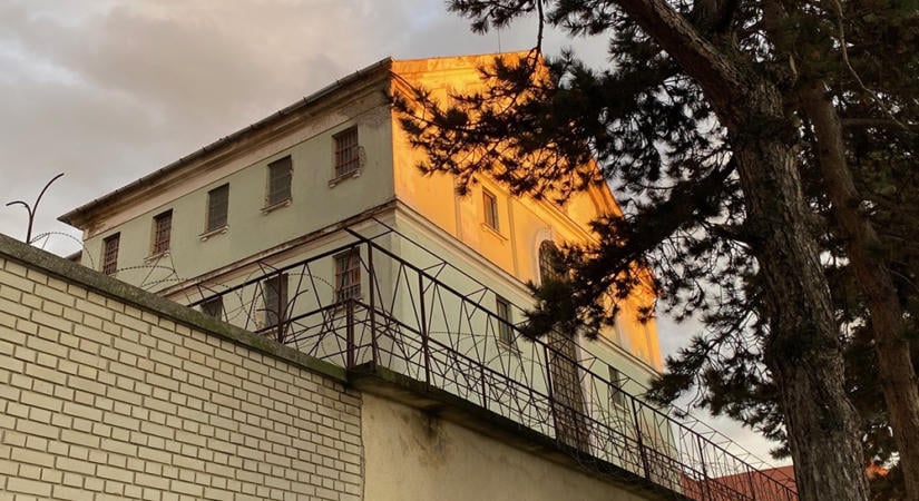 Lebontják a régi szombathelyi börtön egy részét