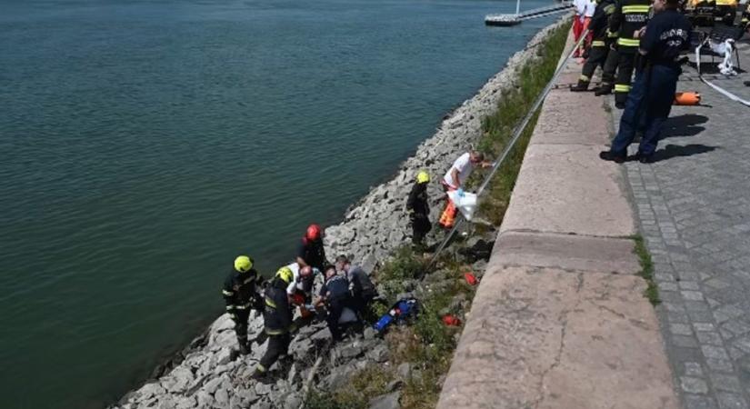 Lezuhant egy férfi a pesti alsó rakpartról