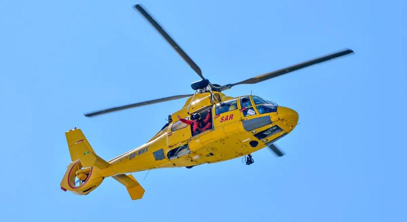 Mentőhelikoptert riasztottak, busz és autó ütközött Nyírlugosnál