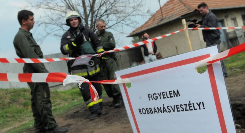 Nagy volt a pánik Kaposváron, gránátot pakoltak elő a Cseri úton egy ház udvarán