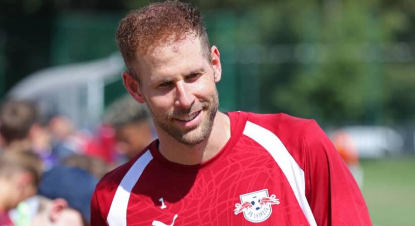 Gulácsi Péter gyönyörű felesége 3. gyermeküket várja: Diána babapocakja már ekkora a családi fotón