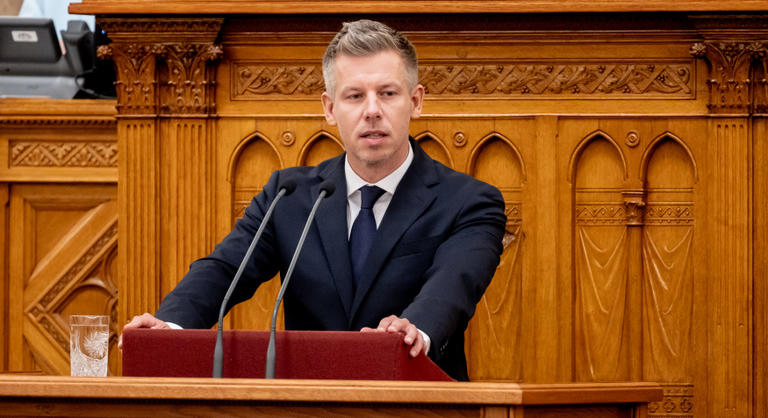 Veszélybe került a nagy béremelés Magyarországon, most Magyar Péter döntésén múlhat minden