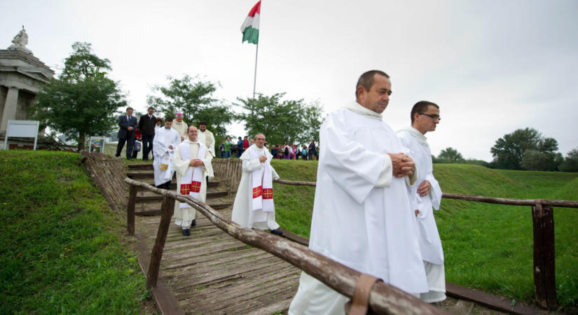 Szentmise és nemzeti emlékezet az egykori monostor romjainál – vasárnap rendezik meg az ópusztaszeri szobori búcsút