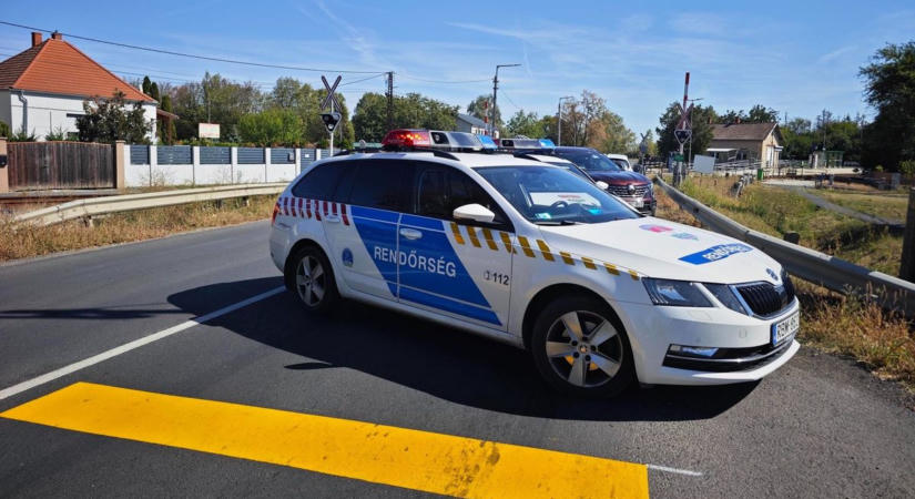 Tragédia - Halálos baleset a 87-es főúton, kamionnal ütközött egy autó - fotó
