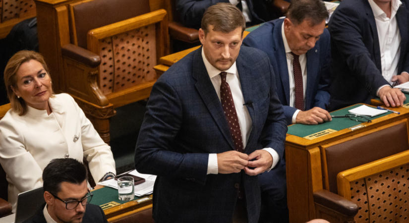 Felfüggesztették Kocsis Máté, Panyi Miklós és Pócs János mentelmi jogát