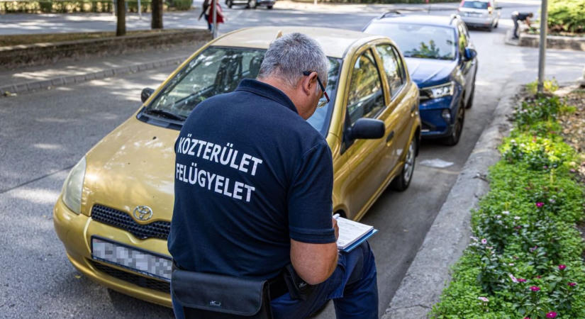 Vasszigor a Kossuth Lajos utcán: senki nem tartotta be a tiltást, hát mostantól betartatják keményen