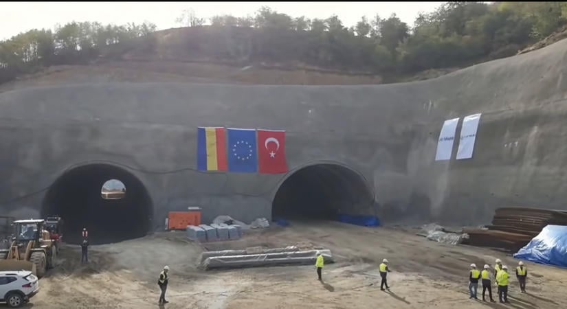 Autópálya-építés: áttörték a Bojca1 alagút második járatát (VIDEÓ)
