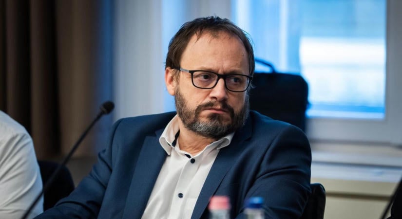 Kármán András megdöbbentő hírt jelentett be az MNB-ről - még a fizetéseket is csökkentik