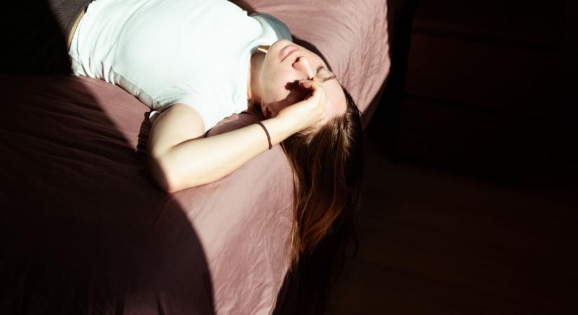 7 évig azt mondták neki, csak stressz: kiderült, hogy allergiás a hormonjaira – ezek voltak a tünetek