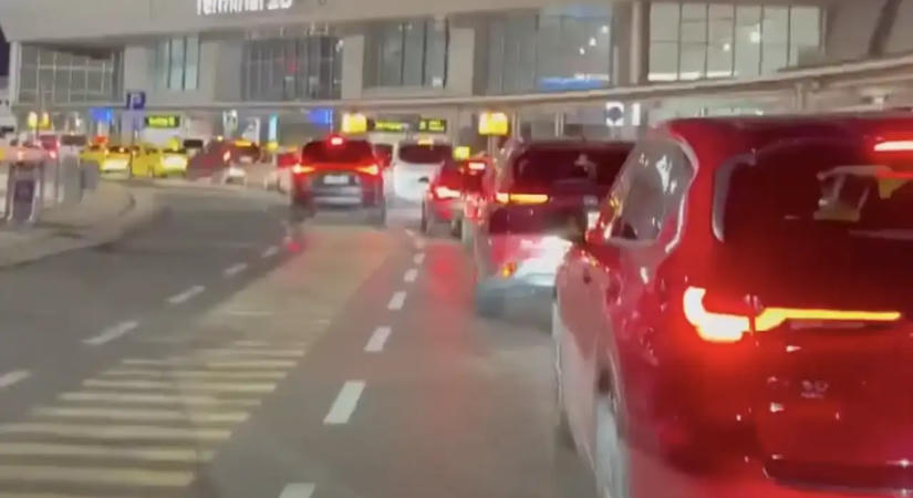 Beállt a sor Ferihegyen az új taxidíj első reggelén
