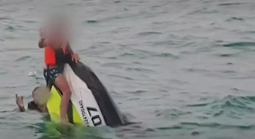 16 órán át hánykolódott a tengeren egy apa két kisfiával Thaiföldnél - videó