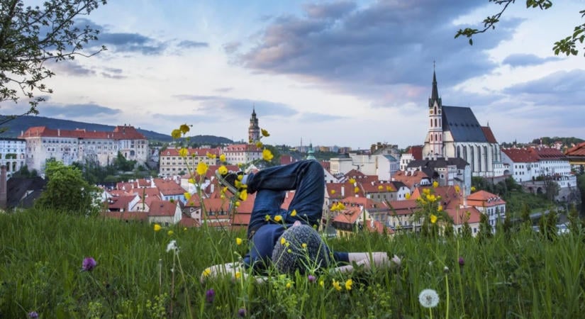 Az európai város, ahol az óváros fölé mesebeli vár magasodik, és ősszel különösen hangulatos