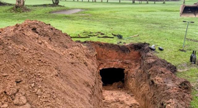 Viktoriánus kori borospincét találtak egy manchesteri golfpálya alatt