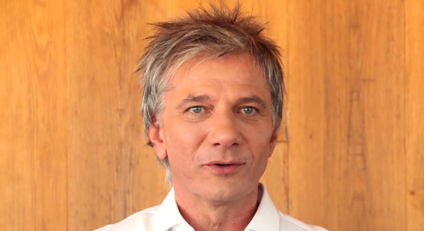 Elszabadult a botrány Bochkor Gábor körül: állatvédők vonultak a Retro Rádióhoz ma reggel