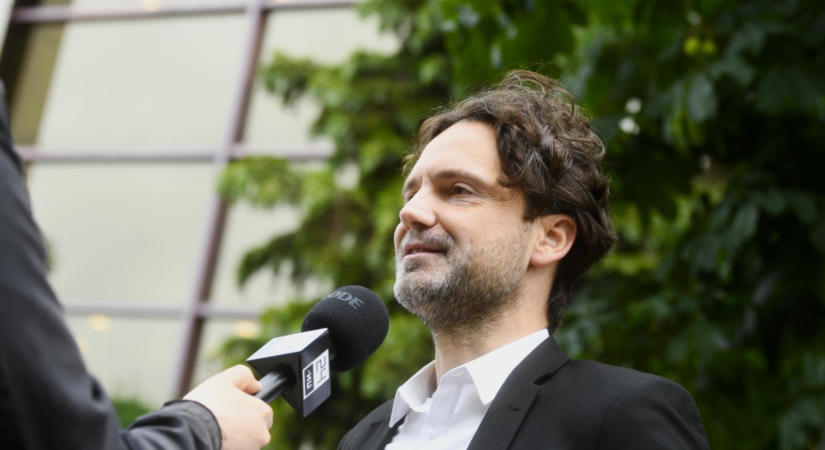 Újabb szintet lépett a kézfogási botrány: Havasi Bertalan szerint Kőszegi Krisztián volt neveletlen Kövér Lászlóval