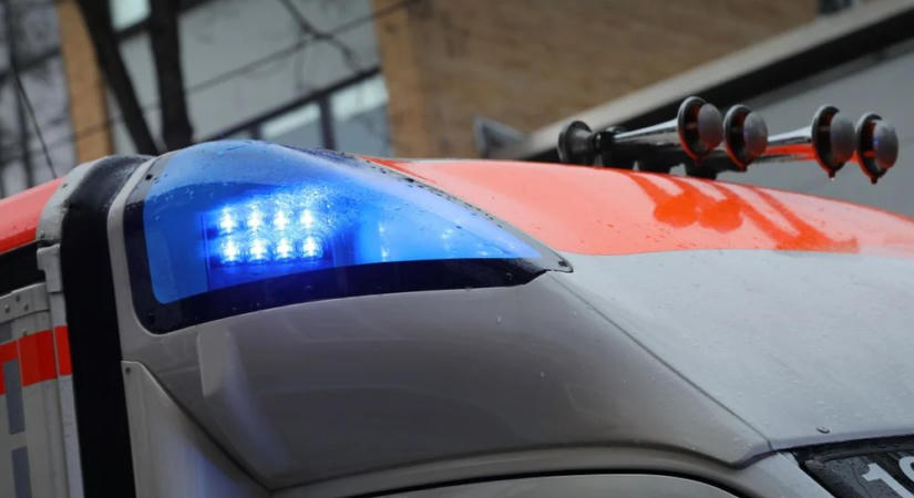 Kilincs szúrta át a 12 éves kisfiú karját