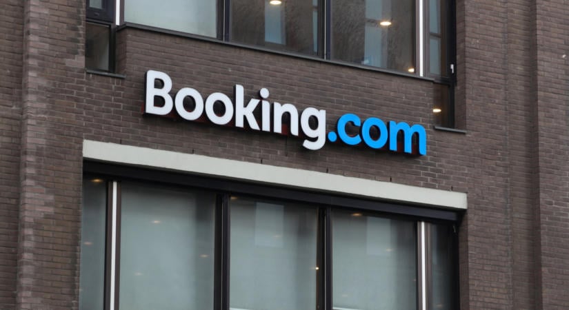 Vigyázz, hol foglalsz, elépesztő csalás terjed a Booking.com-on: rengetegen maradtak hoppon a szállás bejáratánál