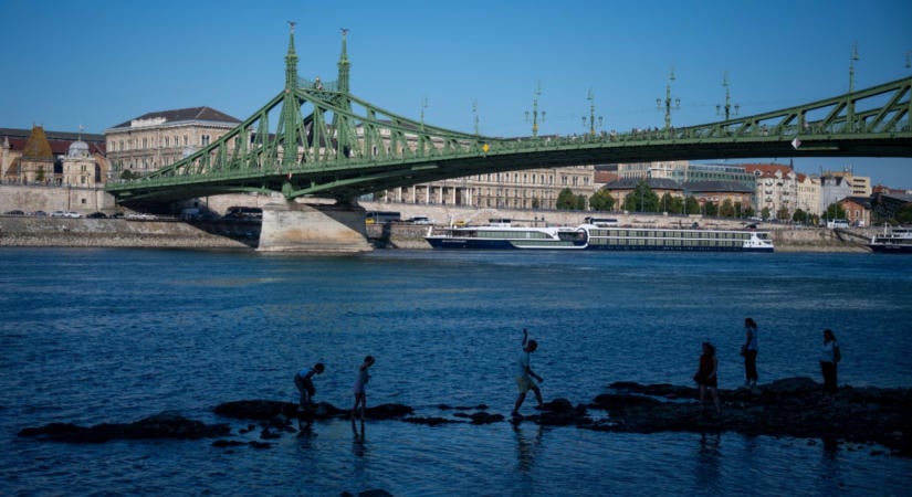 Szerda éjszaka tisztítják a Szabadság hidat
