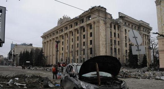 Hírösszefoglaló: Oroszország a „felperzselt föld” taktikáját alkalmazza az ukránok szerint