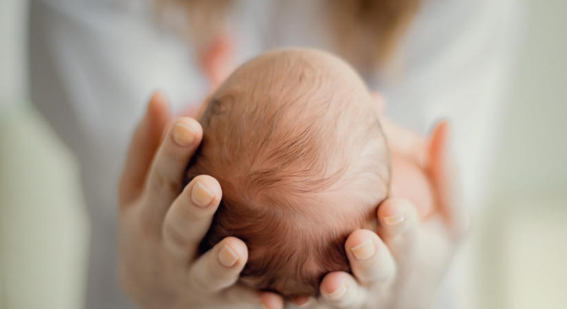 Elhagyatott szabolcsi házban borzalmas állapotban lévő kisbabát találtak, a helyzet aztán sokkal rosszabb lett