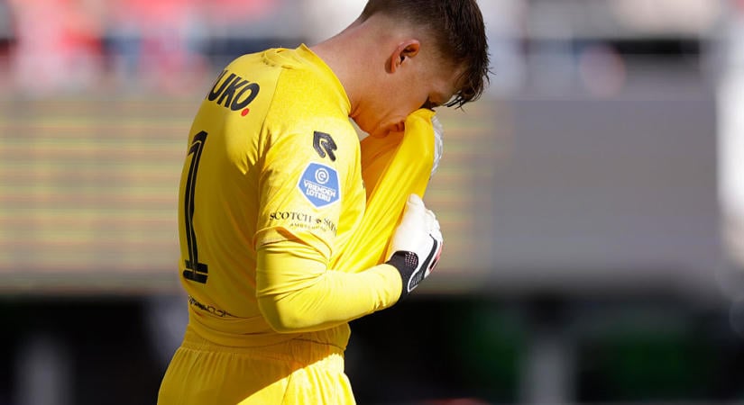 Szívszorító pillanatok: édesanyja fényképe megjelent a kivetítőn, sírni kezdett Ronald Koeman fia – videó