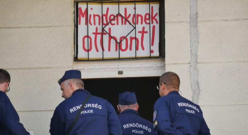 Egy szélhámostól béreltek házat a 16. kerületben a kárpátaljai menekültek, a férfi lenyúlta a pénzt, 50 embert kilakoltattak ki