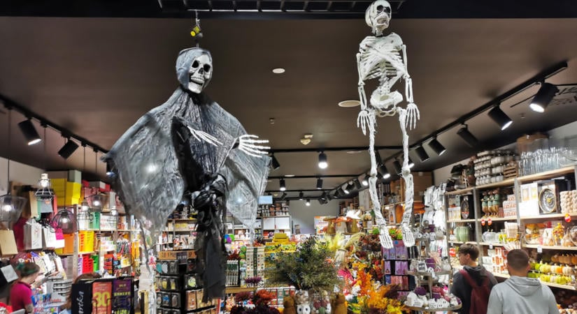 Sorra vonják ki a halloweeni termékeket a boltokból az egész Lengyelországot megrázó iskolai késes támadások után